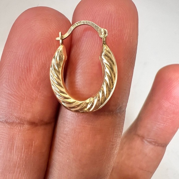 14K Yellow Gold Hollow Puff Earrings Shrimp Hoop Earrings . - Picture 7 of 7